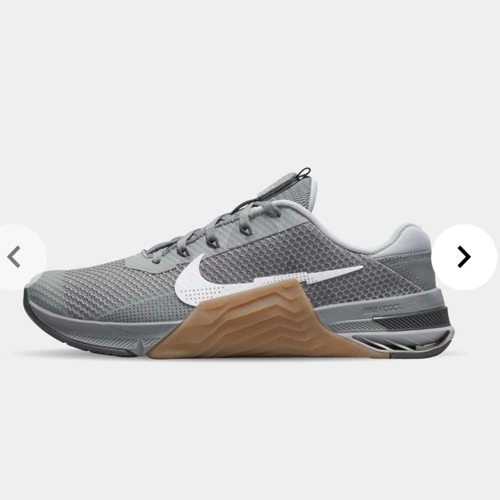 Nike Metcon 7- only worn once indoors, like brand new; mens 7.5, women’s 9